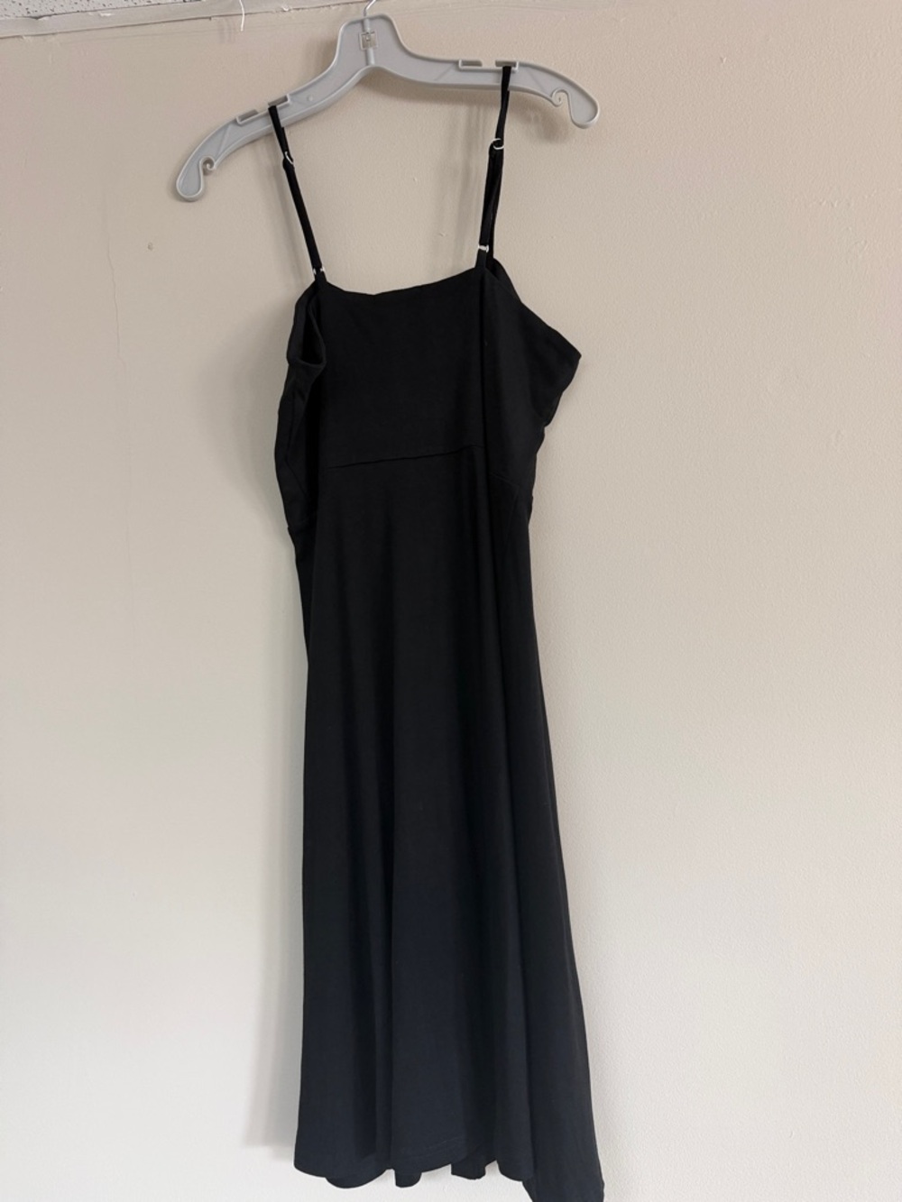 Berydress Sleeveless Black Button-Front Midi Dress with Adjustable Straps - Picture 4 of 5